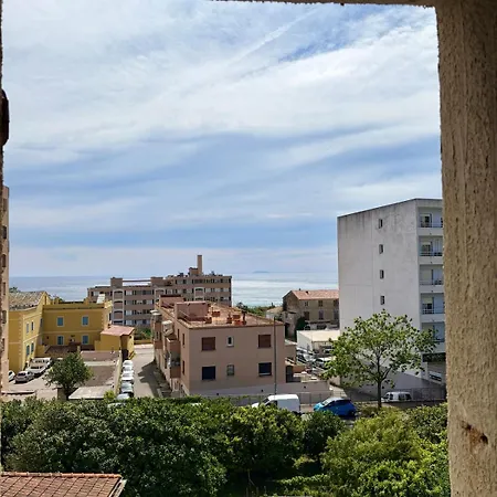 Avec Place De Parking Gratuite A L'entree De La Apartment