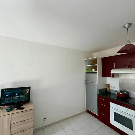 Avec Place De Parking Gratuite A L'entree De La